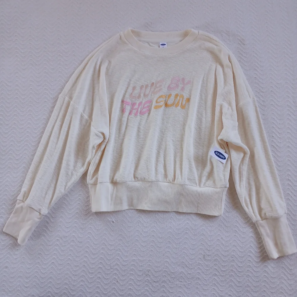old navy ☀️ live by the sun cozy minimal sweatshirt coastal pastel skater medium